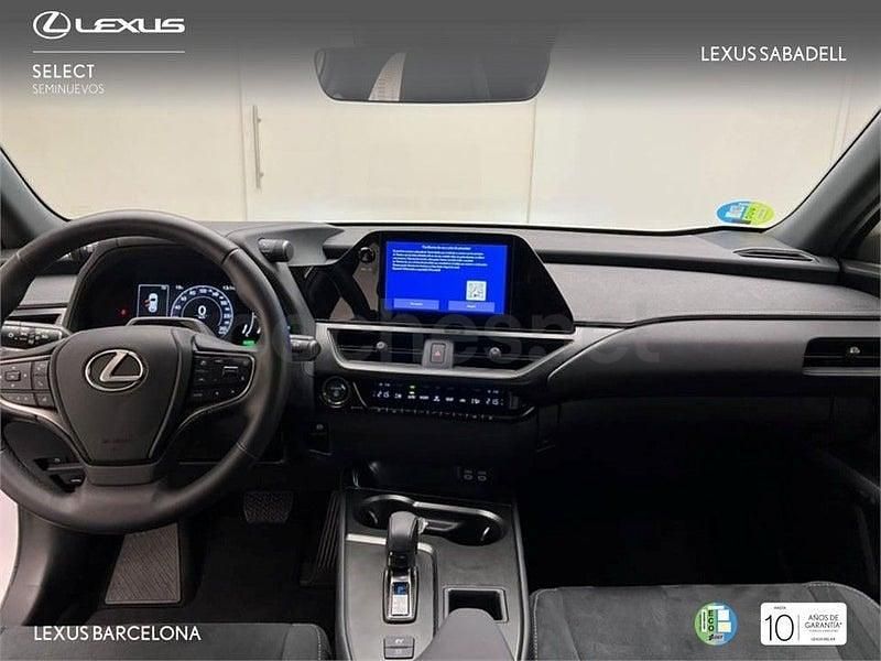 Usado Lexus UX 199 CV (146 kW) 2024 Gris / plata SUV