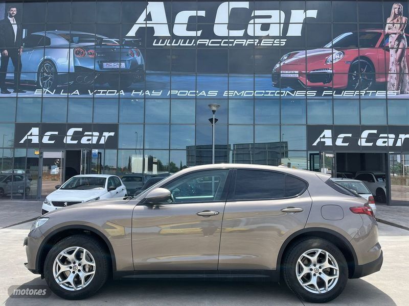Varios colores Usado 2019 Alfa Romeo Stelvio Executive SUV | 24.900 € (Un poco caro) - Imagen 1/4