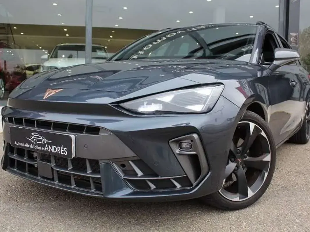 Usado Cupra Leon 150 CV (110 kW) 2024 Gris Utilitario