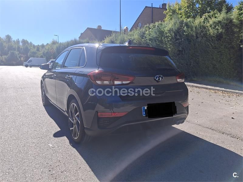 Usado Hyundai i30 N Line 160 CV (117 kW) 2023 Gris / plata Berlina