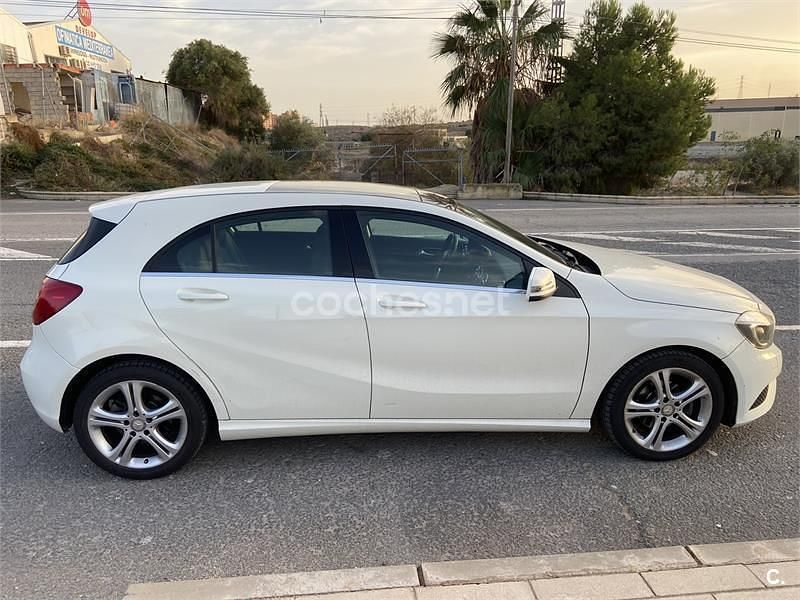 Blanco Usado 2013 Mercedes A180 Urban Berlina | 12.500 € (Precio justo) - Imagen 1/4
