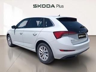 Usado Skoda Scala 110 CV (80 kW) 2022 Blanco Utilitario