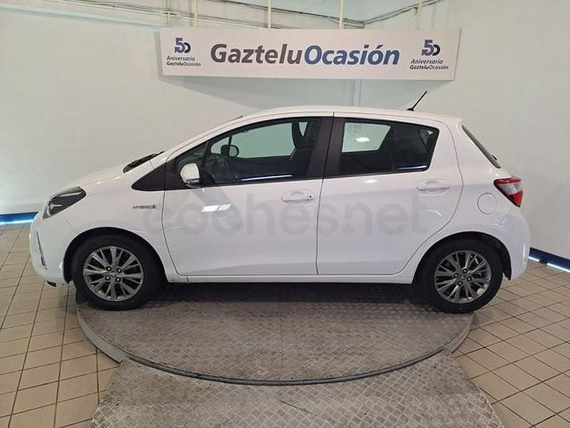 Usado Toyota Yaris Hybrid Active 100 CV (73 kW) 2020 Blanco Berlina