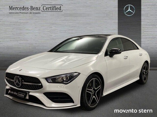 Digital white metallic paint Usado 2023 Mercedes 200 AMG line Utilitario | 36.500 € - Imagen 1/4