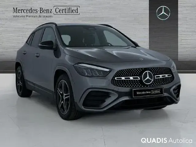 Usado Mercedes GLA200 163 CV (119 kW) 2024 Gris montaña SUV