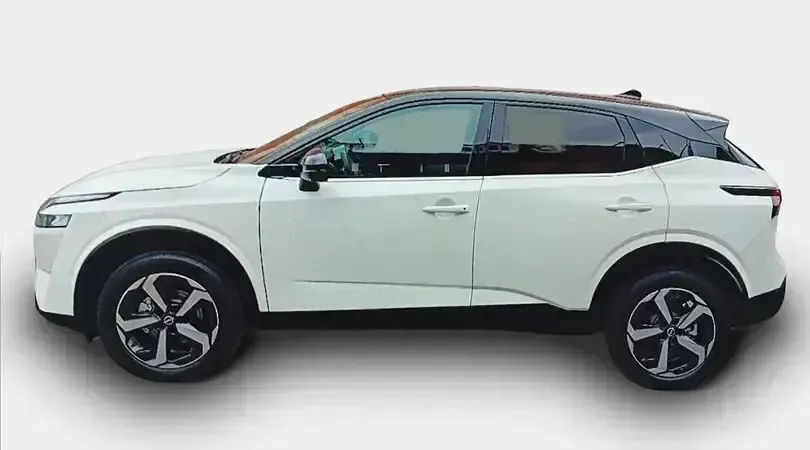 Usado Nissan Qashqai N-Connecta 140 CV (102 kW) 2023 Lunar white con techo midnight SUV
