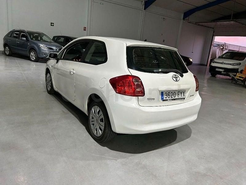 Usado Toyota Auris 90 CV (66 kW) 2007 Blanco Utilitario