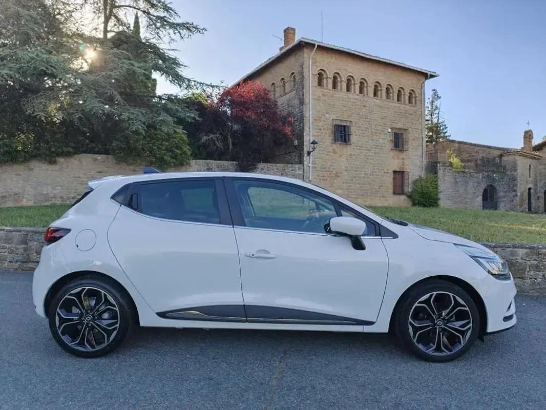 Usado Renault Clio LIMITED 90 CV (66 kW) 2018 Blanco Utilitario