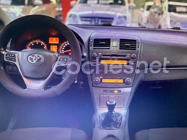 Usado Toyota Avensis Advance 126 CV (92 kW) 2010 Gris / plata Berlina