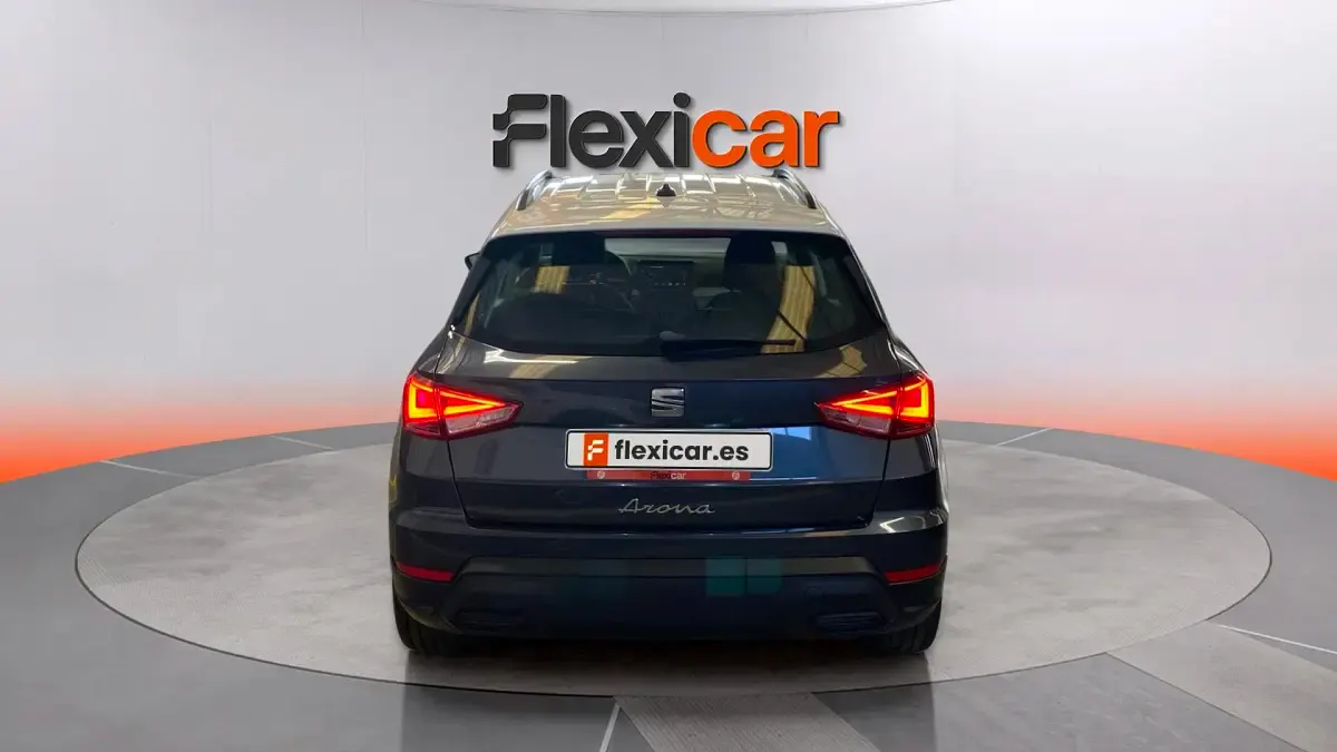 Usado Seat Arona Xperience 110 CV (80 kW) 2022 Gris SUV