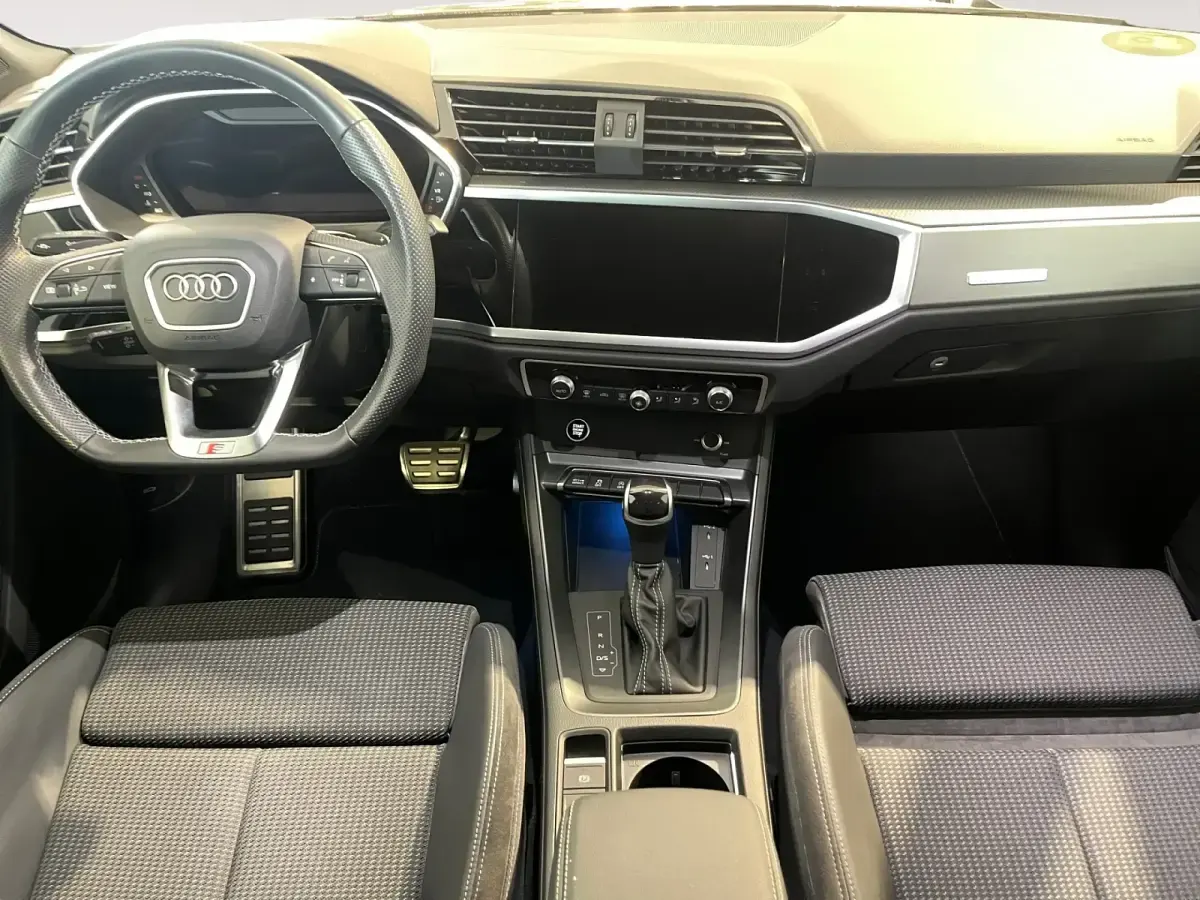 Usado Audi Q3 Sportback S-Line 150 CV (110 kW) 2022 Gris/plata SUV