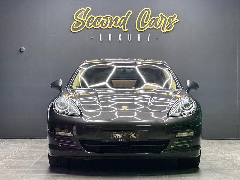 Begagnad Porsche Panamera 400 HK (294 kW) 2011 Grå Halvkombi