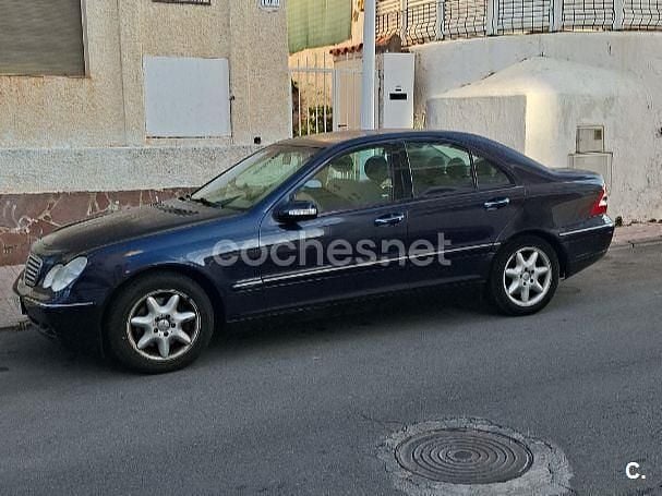 Usado Mercedes C240 Elegance 170 CV (125 kW) 2000 Azul Berlina