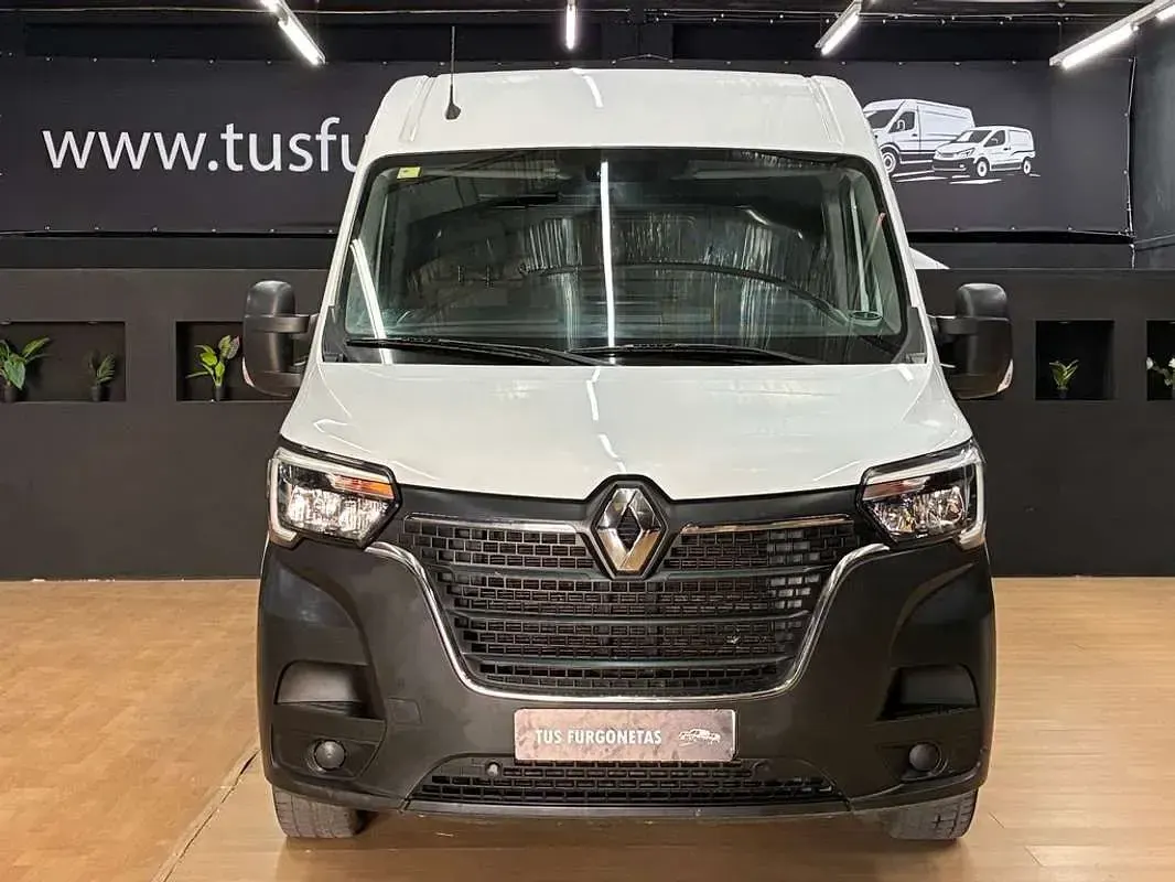 Usado Renault Master 109 CV (80 kW) 2023 Blanco Monovolumen