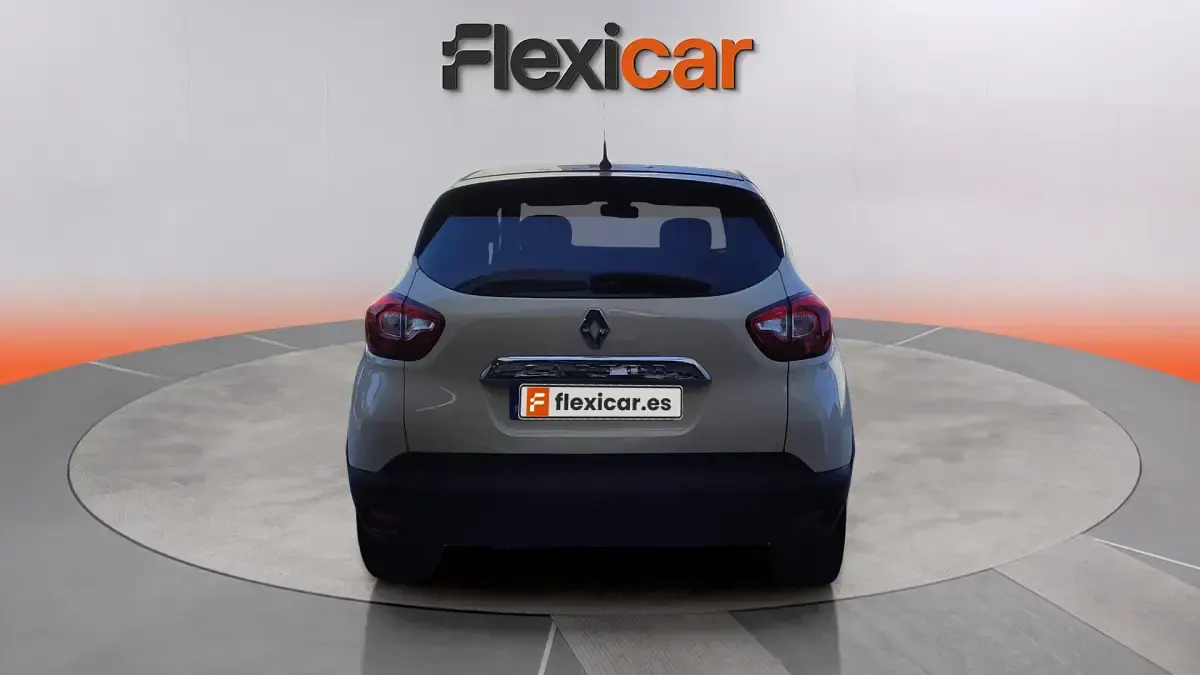 Usado Renault Captur Zen 120 CV (88 kW) 2017 Beige SUV