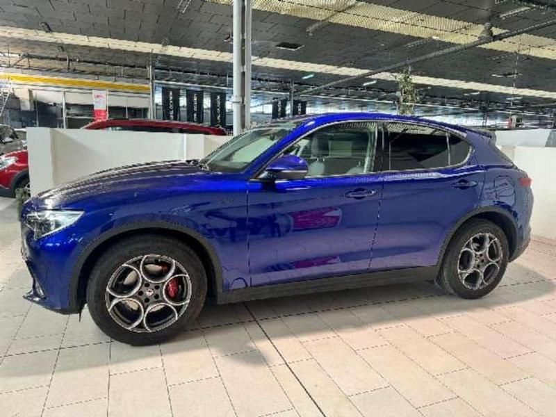 Usado Alfa Romeo Stelvio Sprint 190 CV (139 kW) 2021 Azul SUV