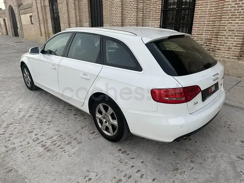 Usado Audi A4 143 CV (105 kW) 2011 Blanco Familiar