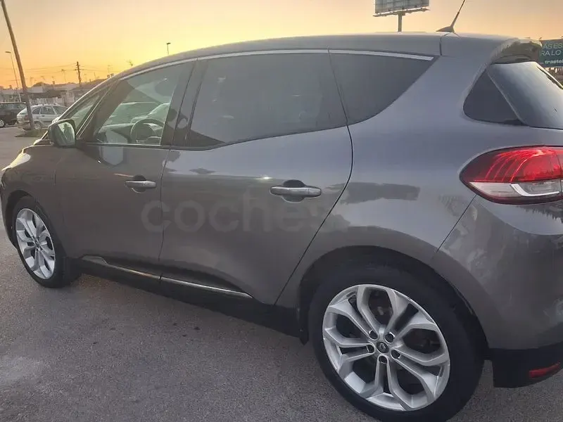 Usado Renault Scénic IV Edition One 110 CV (80 kW) 2017 Beige Monovolumen
