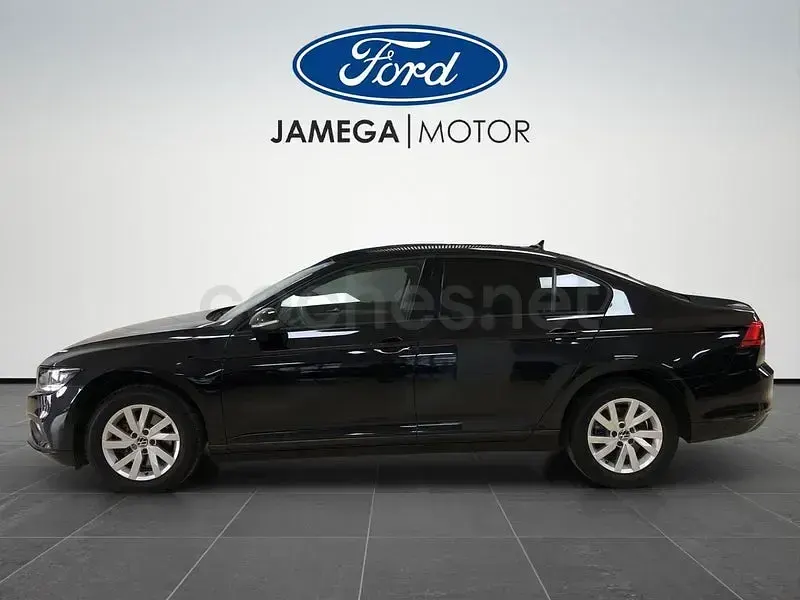 Usado VW Passat 122 CV (89 kW) 2021 Negro Familiar