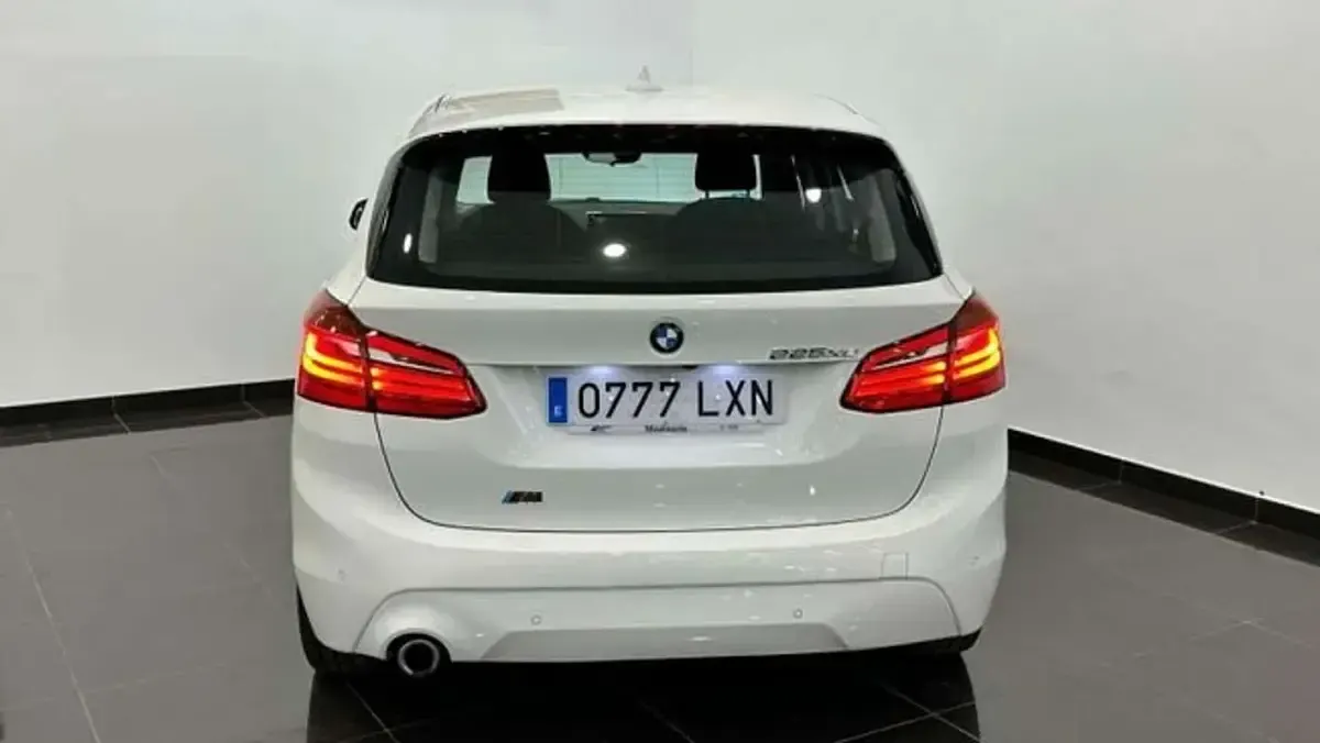 Usado BMW 225 Active Tourer 220 CV (161 kW) 2022 Blanco Monovolumen