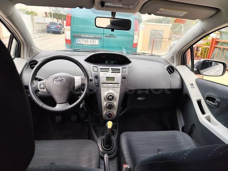 Usado Toyota Yaris Luna 87 CV (63 kW) 2006 Gris / plata Berlina