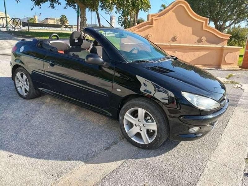 Usado Peugeot 206 CC 107 CV (78 kW) 2001 Negro Descapotable