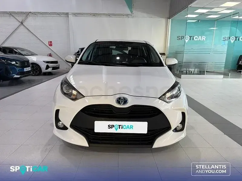 Usado Toyota Yaris Hybrid Active 116 CV (85 kW) 2021 Blanco Berlina