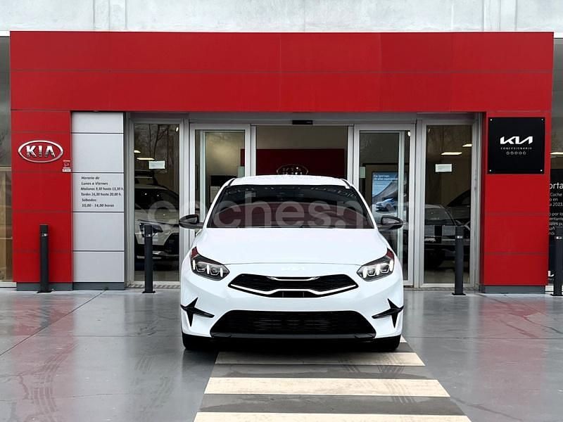 Usado Kia Ceed Style 100 CV (73 kW) 2025 Blanco Utilitario