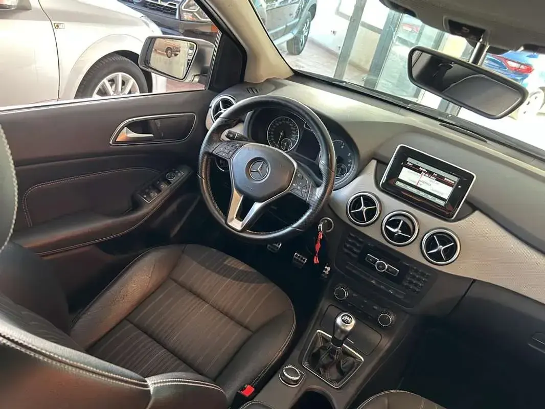 Usado Mercedes B200 136 CV (100 kW) 2014 Gris Monovolumen
