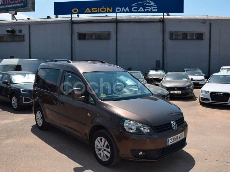 Usado VW Caddy Comfortline 102 CV (75 kW) 2011 Marrón Monovolumen