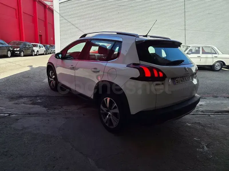 Usado Peugeot 2008 Allure 100 CV (73 kW) 2018 Blanco SUV