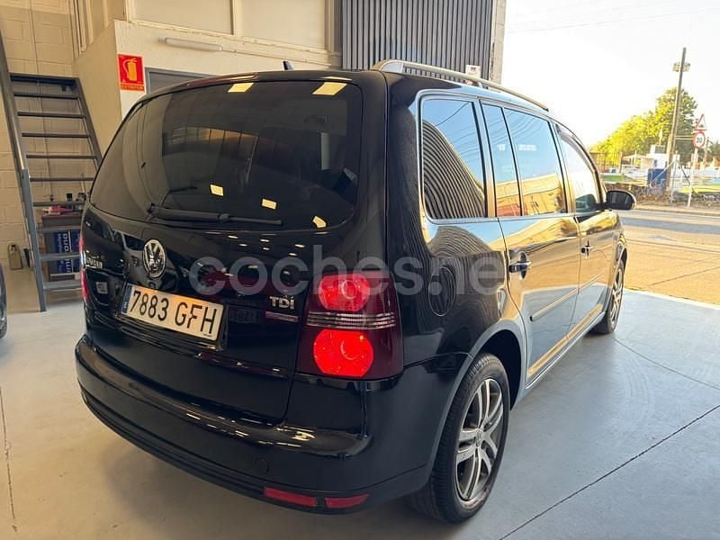 Usado VW Touran 105 CV (77 kW) 2008 Negro Monovolumen
