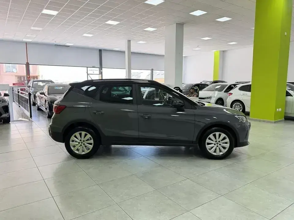 Usado Seat Arona Style 115 CV (84 kW) 2025 Gris SUV