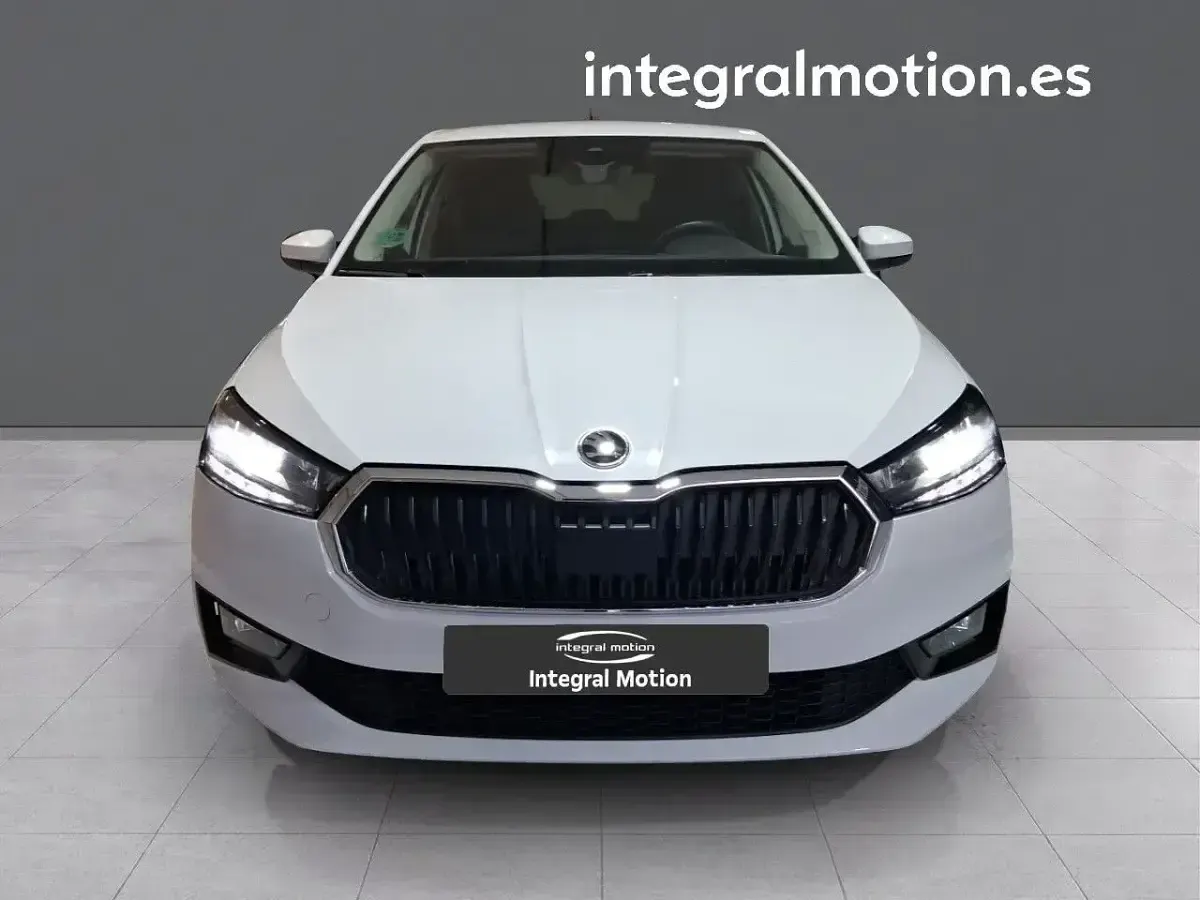 Usado Skoda Fabia Selection 95 CV (69 kW) 2025 Blanco Utilitario