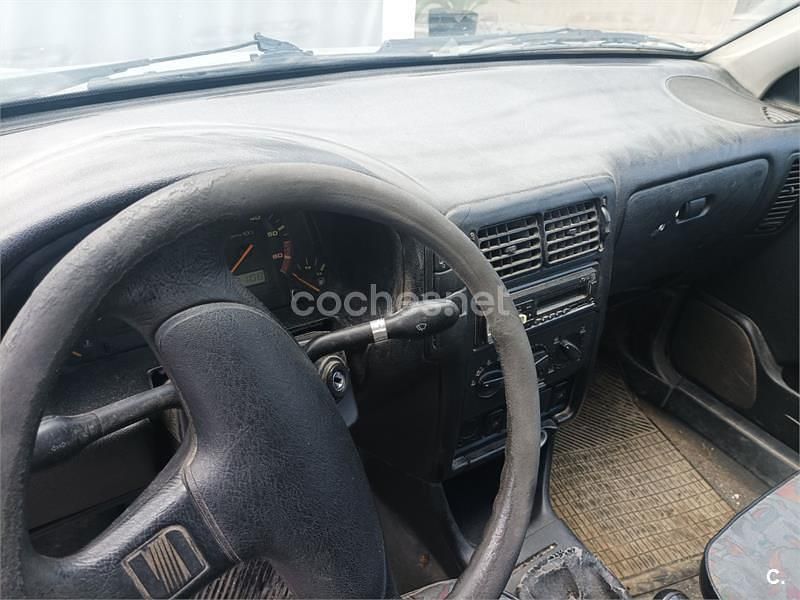 Usado Seat Ibiza 60 CV (44 kW) 1998 Gris / plata Utilitario