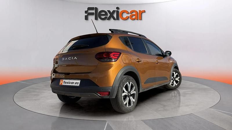 Usado Dacia Sandero Expression 110 CV (80 kW) 2023 Naranja Utilitario
