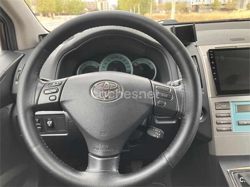Usado Toyota Corolla Verso Sport 177 CV (130 kW) 2008 Granate Monovolumen