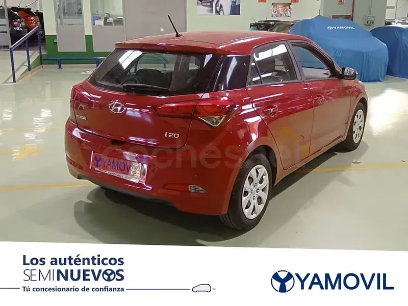Usado Hyundai i20 84 CV (61 kW) 2018 Rojo Berlina