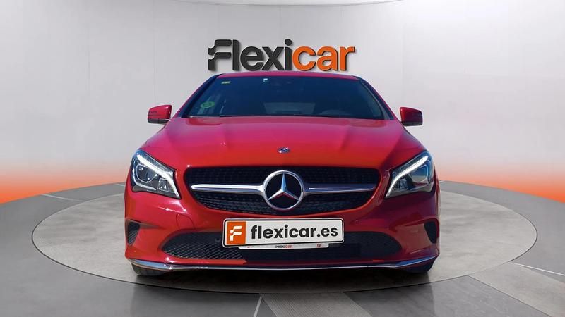 Usado Mercedes CLA220 Shooting Brake 177 CV (130 kW) 2017 Rojo Familiar