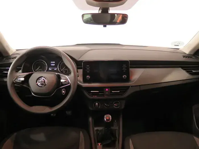 Usado Skoda Kamiq Active 110 CV (80 kW) 2023 Negro SUV