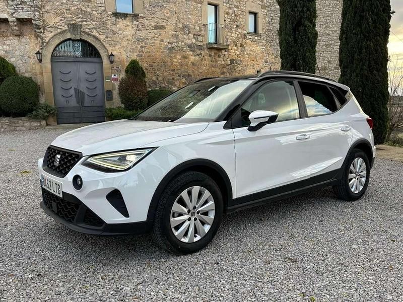 Usado Seat Arona Style 110 CV (80 kW) 2021 Blanco SUV