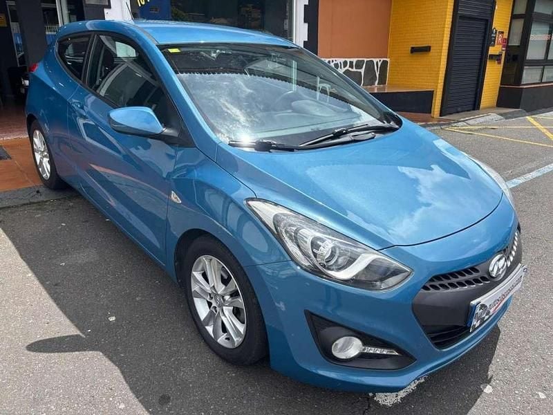 Usado Hyundai i30 101 CV (74 kW) 2014 Azul Utilitario