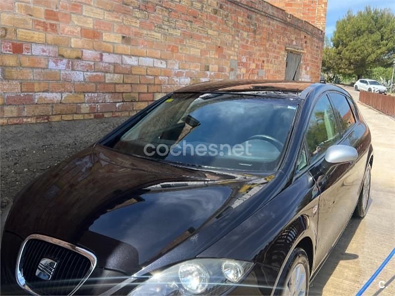 Usado Seat Leon Sport 140 CV (102 kW) 2005 Negro Utilitario