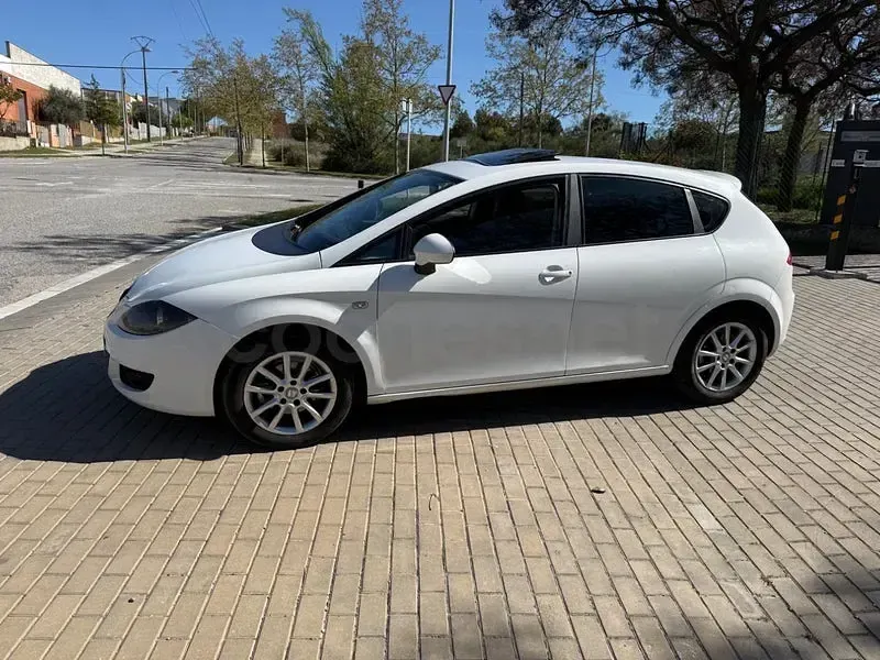 Usado Seat Leon Reference 105 CV (77 kW) 2010 Blanco Utilitario