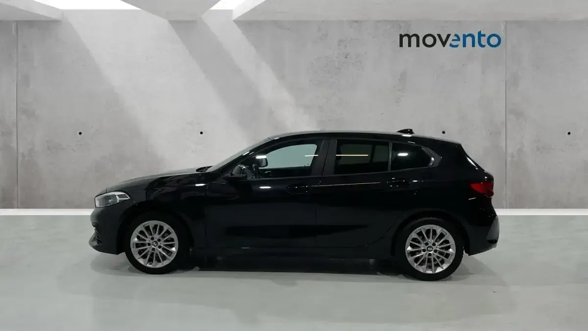 Usado BMW 118 Comfort Edition 140 CV (102 kW) 2022 Negro Utilitario