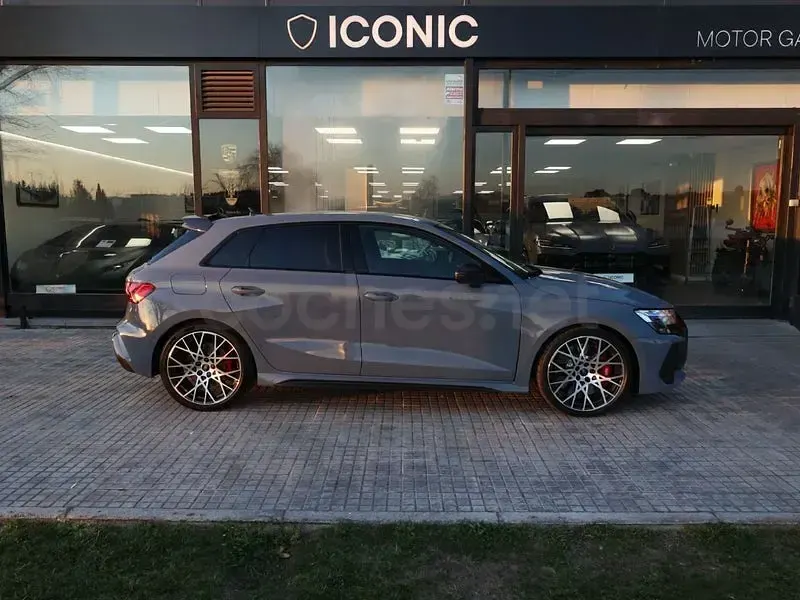Usado Audi RS3 400 CV (294 kW) 2025 Gris / plata Berlina