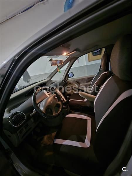 Usado Citroën Xsara Picasso 90 CV (66 kW) 2001 Gris / plata Monovolumen
