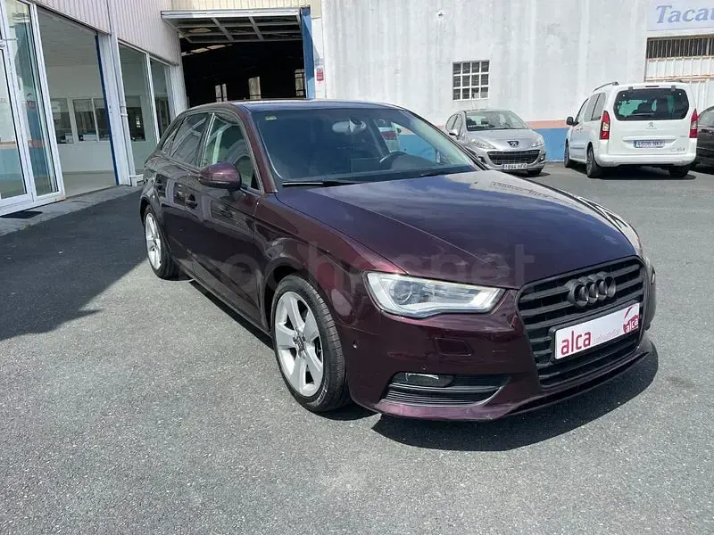 Usado Audi A3 S-Line 150 CV (110 kW) 2014 Granate Berlina