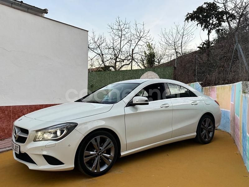 Usado Mercedes CLA220 Urban 177 CV (130 kW) 2015 Blanco Berlina