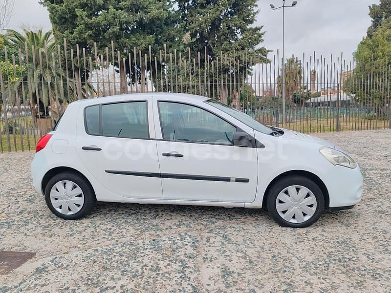 Usado Renault Clio IV 75 CV (55 kW) 2012 Blanco Berlina